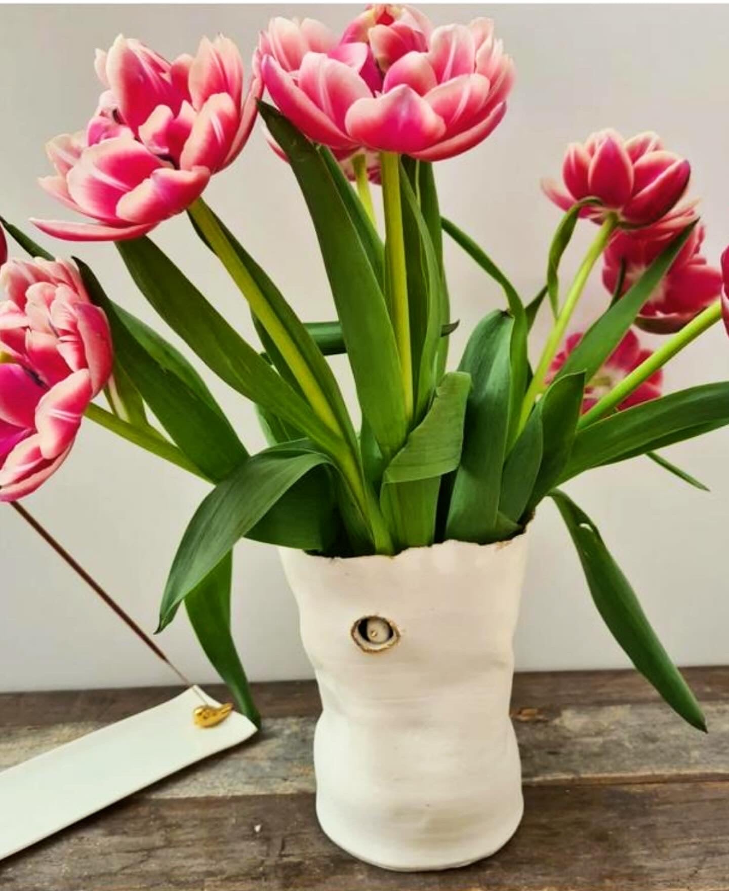 SYMA CERAMICS - On The Lookout vase - L