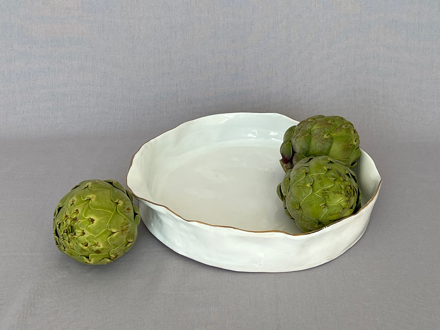 CERAMICS - Round platter - Shallow - Golden rim