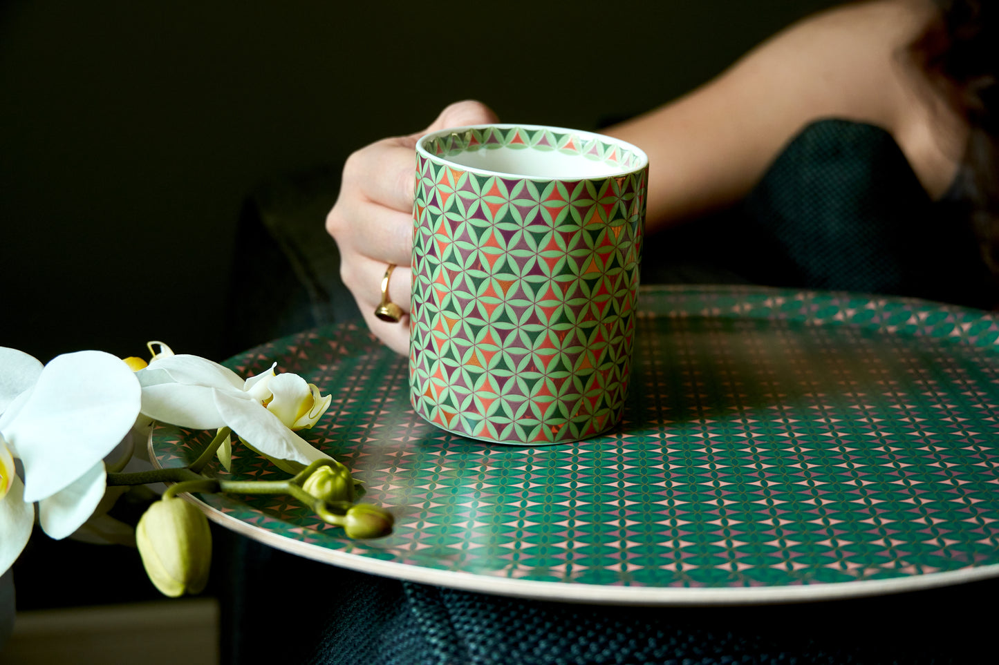IMAGES D'ORIENT - Opera mug in a tin box
