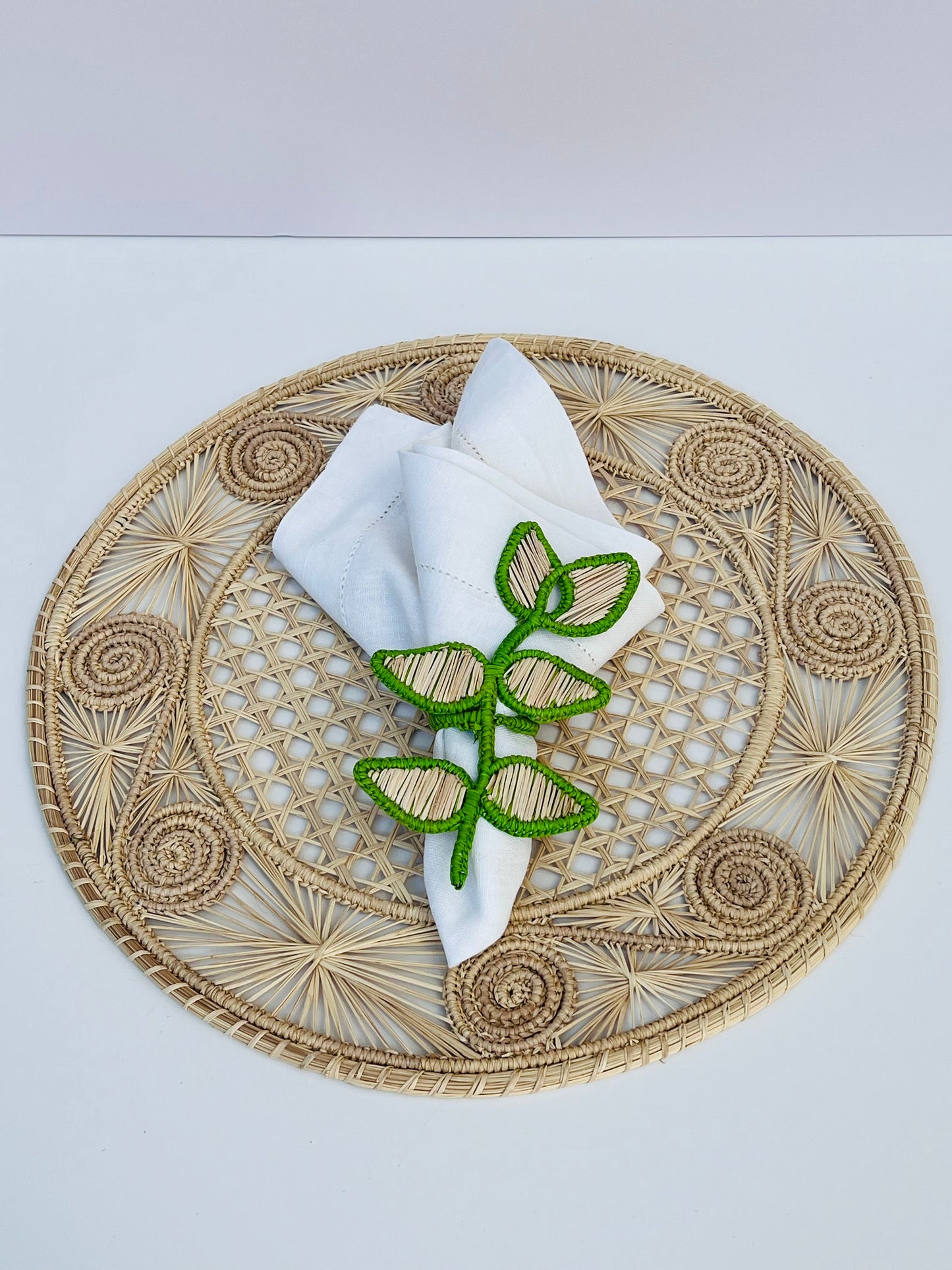 IRACA DI COLOMBIA -  Leaf napkin ring - Green (set of 2)